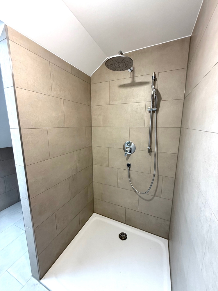 Dusche Dachgeschosswohnung Sielenbach