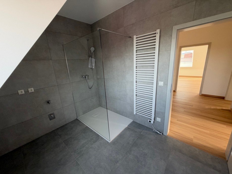 Bad Dachgeschosswohnung Altom�nster